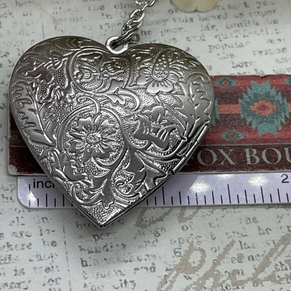 Heart Silver Locket Gothic Necklace Photo SPIDER Gothic Black Widow Cameo Witch - Picture 6 of 10